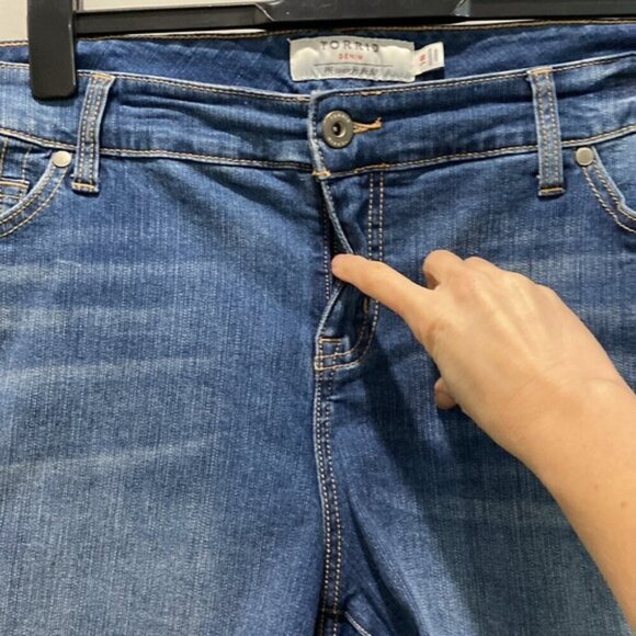 Torrid Blue Jean Shorts Size 18 - Picture 4 of 10
